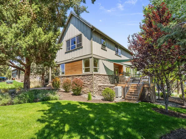 224 Volunteer Park Ln, Redmond, OR 97756