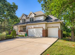 6441 Blackhawk Trl, Indian Head Park, IL 60525
