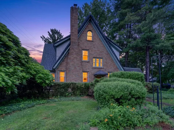 1124 Ashley Dr, Kalamazoo, MI 49048
