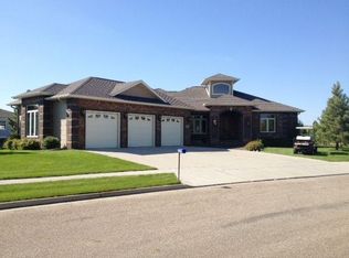 401 Nautilus Dr, Bismarck, ND 58504