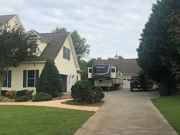 600 ft Driveway poured
