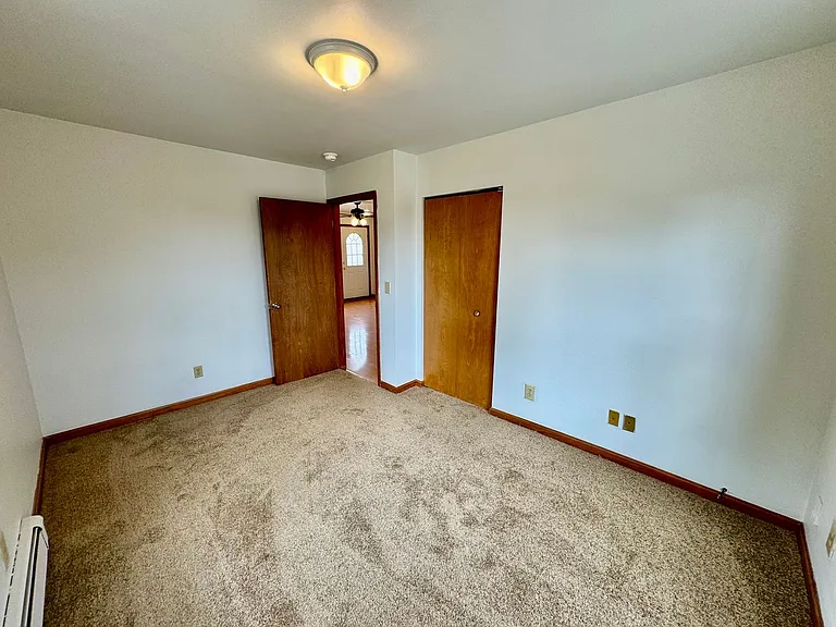 605 W Cross St — Photo 11
