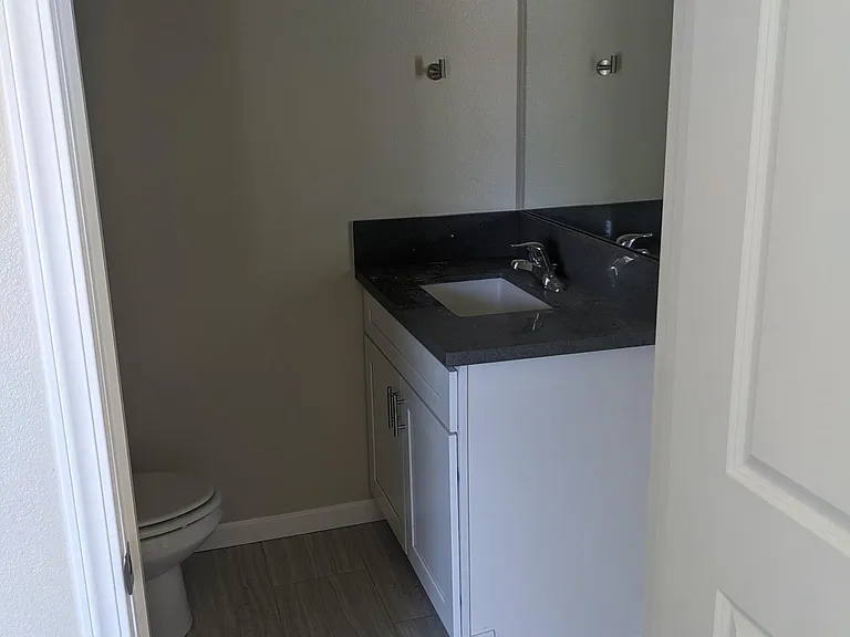 1609 N Erwin St #A-B — Photo 9