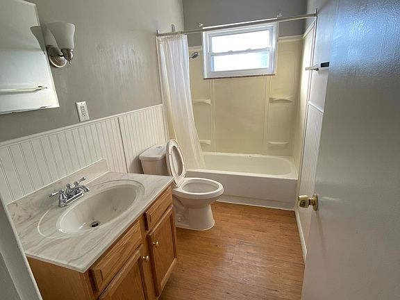 4th image of 102 N West St