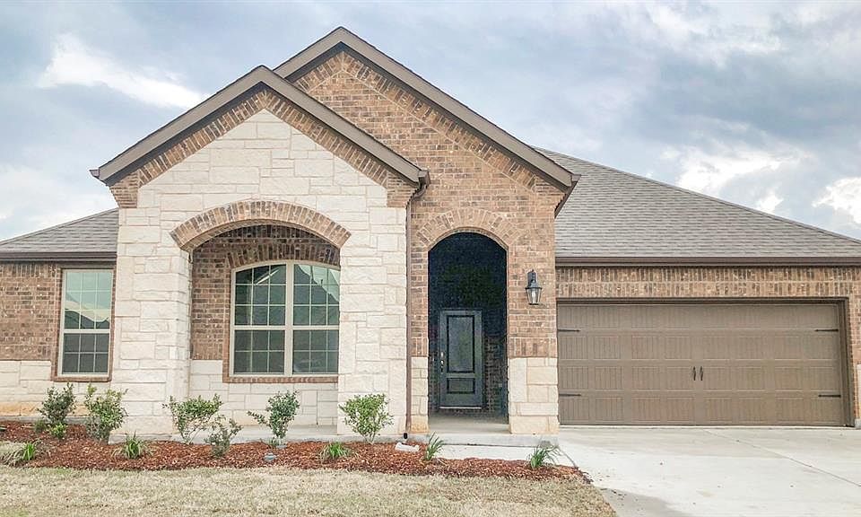 1st image of 2821 Lake Valley Dr