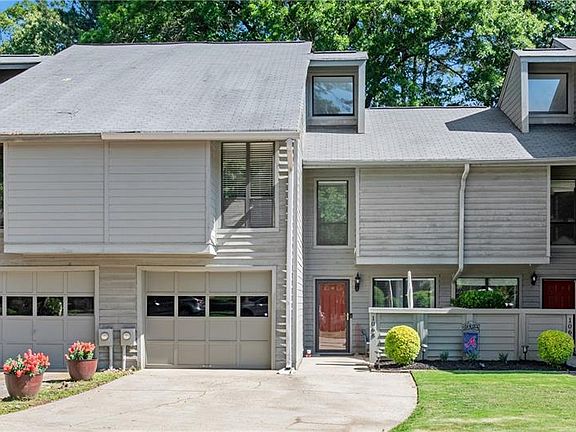 2nd image of 1068 Creatwood Cir SE