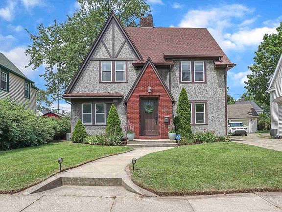 2nd image of 1121 Belmont Ave