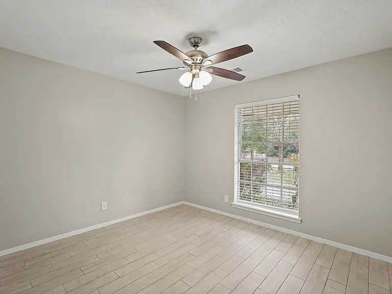 105 Navajo St — Photo 3