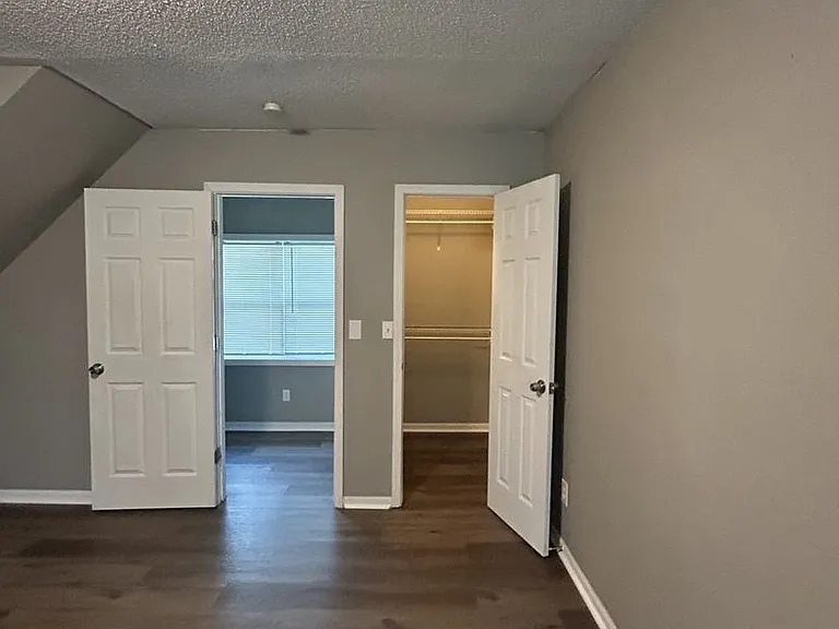 1116 S Elm St — Photo 16