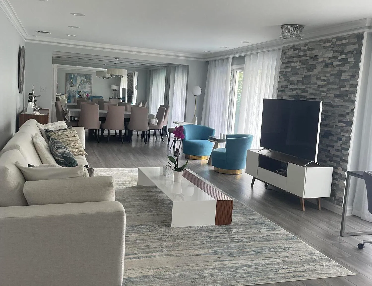 3 bed, 2260 sqft, $2,800 — Photo 2