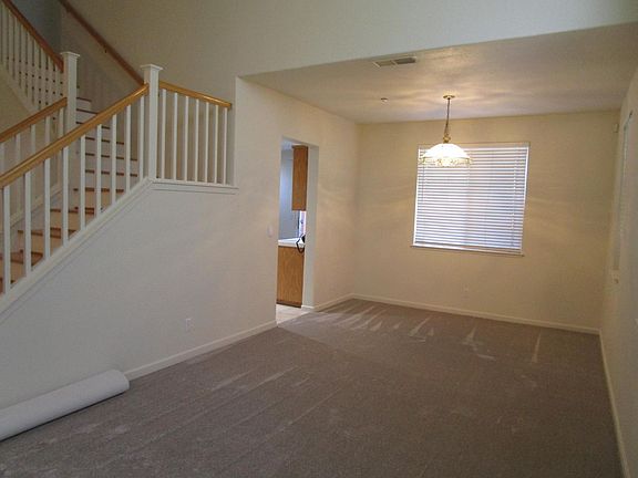 Living room/dining area