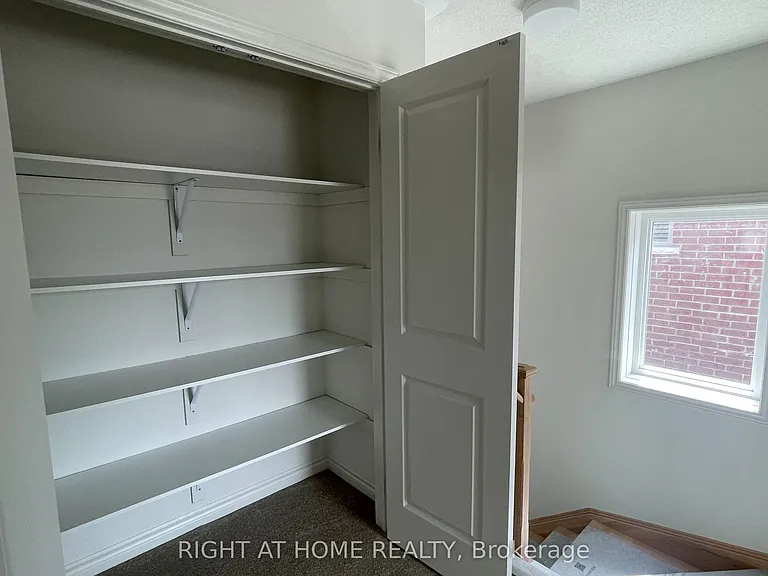 1054 Denton Dr — Photo 15