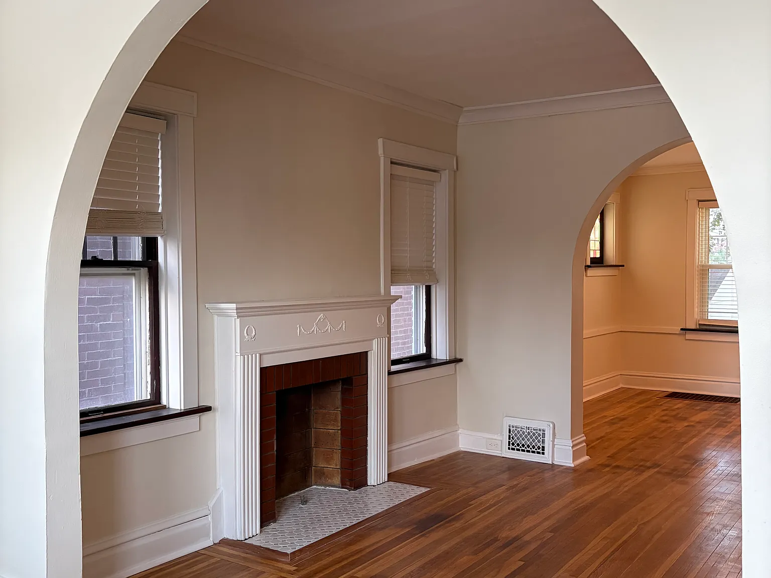 2 bed, 1.5 bath, 1213 sqft, $1,600 — Photo 4