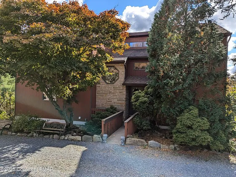 520 Maxine Dr — Photo 1