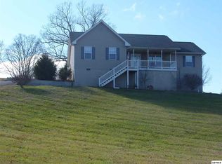 1384 Crystal View Dr, Sevierville, TN 37876
