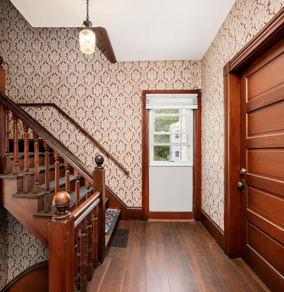 3 bed, 1347 sqft, $1,900 — Photo 2