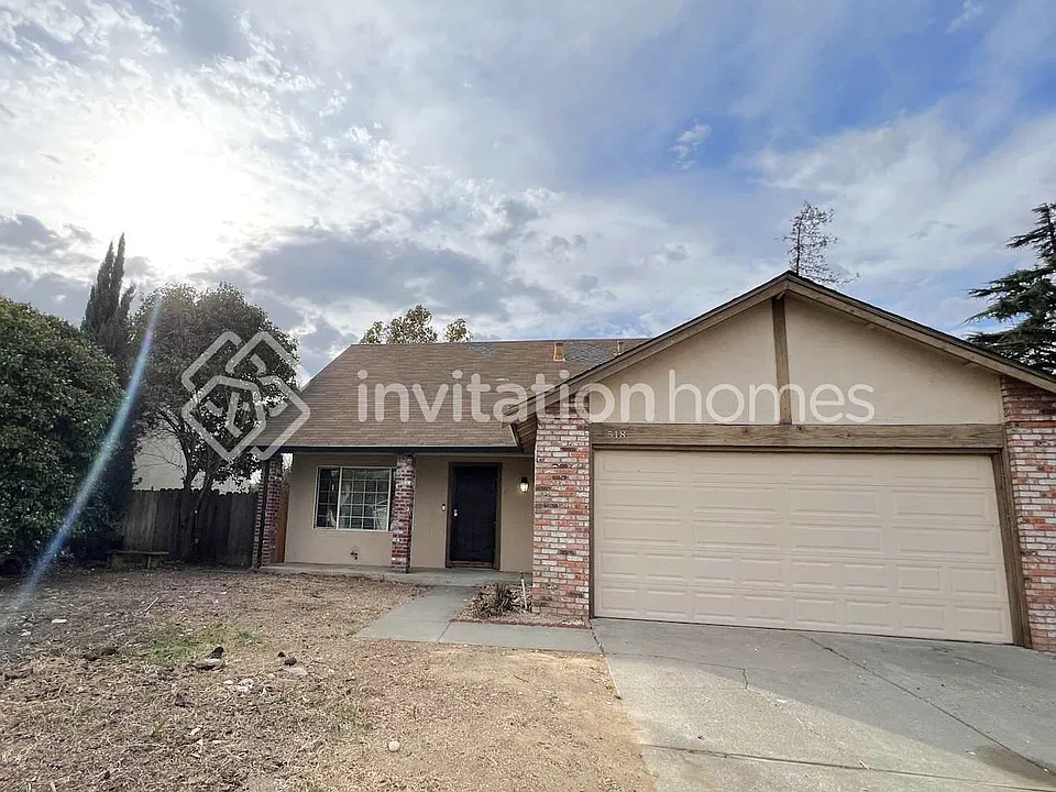 518 Woodlark Dr