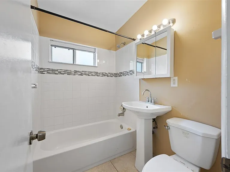 289 43rd Ter SE — Photo 10