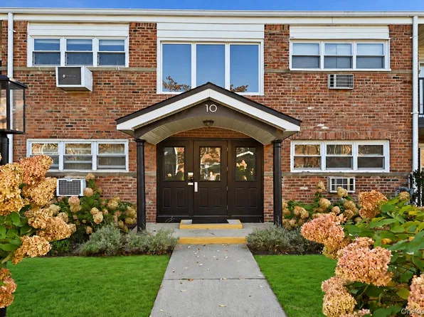 10 Ivy Street #5A, Farmingdale, NY 11735
