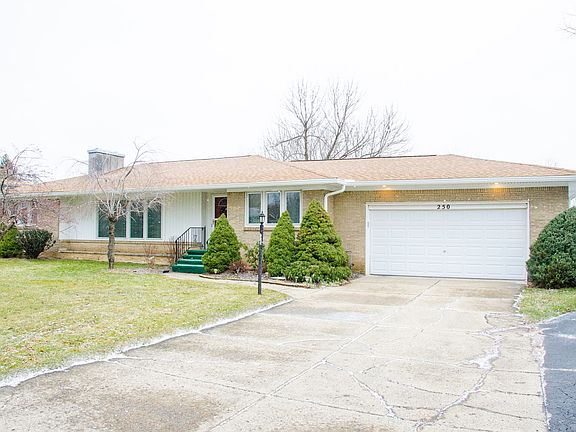 2nd image of 250 Oakwood Dr