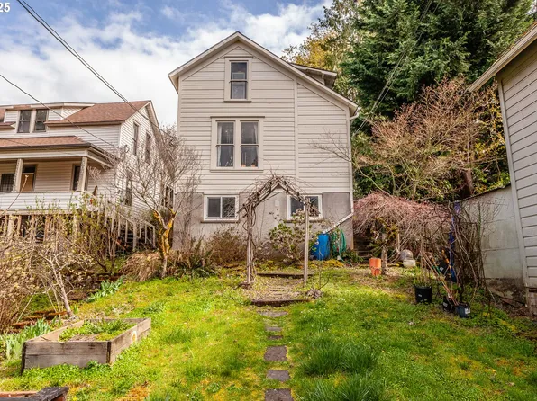 228 Monroe St, Oregon City, OR 97045