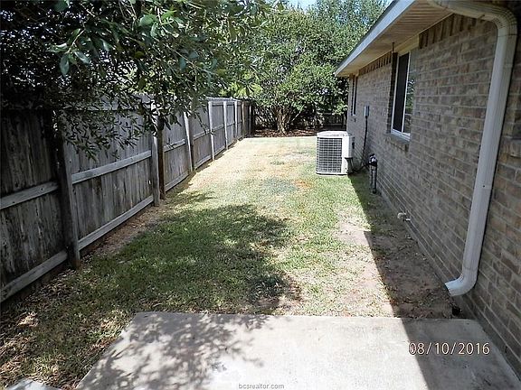 2nd image of 3601 Oldenburg Ct