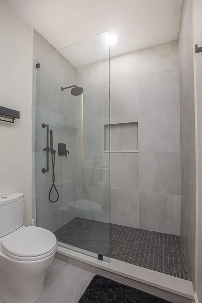 3 bed, 2107 sqft, $5,900 — Photo 4