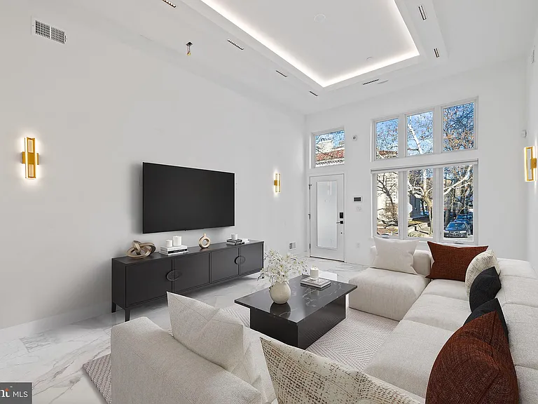 2130 Spring St — Photo 4