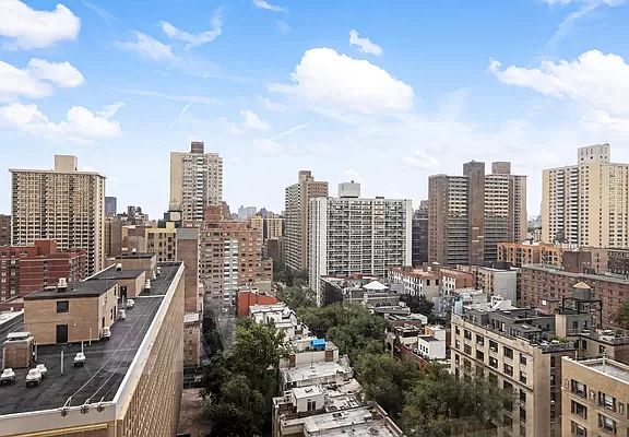 3rd image of 175 W 95th St APT 21J