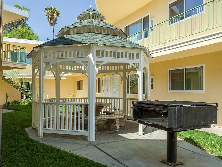 Villa Capri Apartments — Photo 12