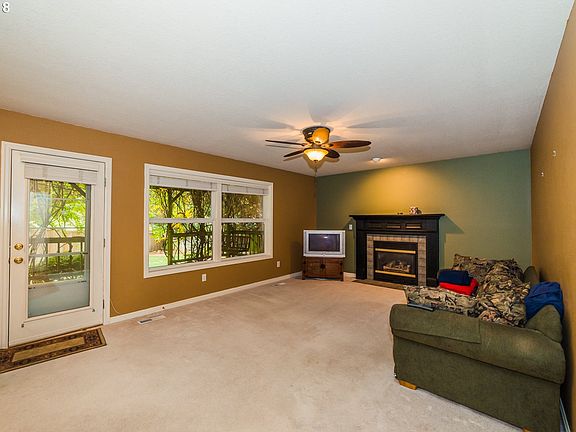 4th image of 4023 NW Dahlia Dr