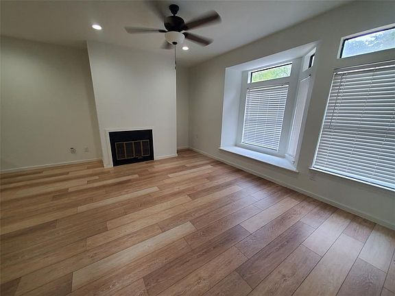 2nd image of 5311 Indio Dr APT A