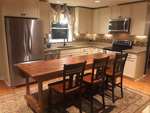 3rd image of 315 Sturbridge Dr