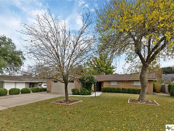 3rd image of 3201 Oakdale Dr