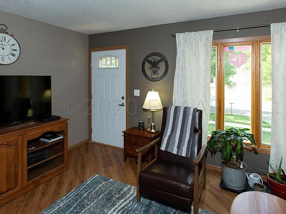 2nd image of 714 11th Ave W