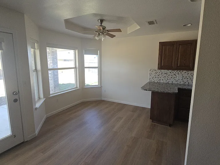 112 Cades Ct — Photo 24