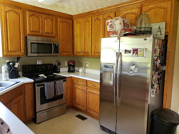 5th image of 10 Shady Oak Ln