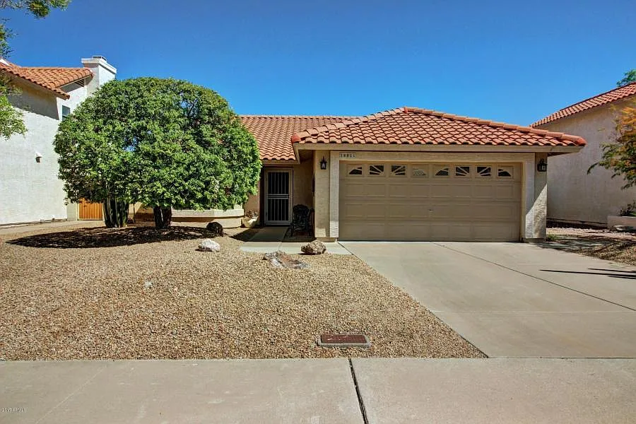 3 bed, 1349 sqft, $2,000 — Photo 3