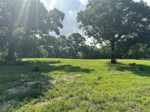 5925 Highline Drive, Montgomery, TX 77316