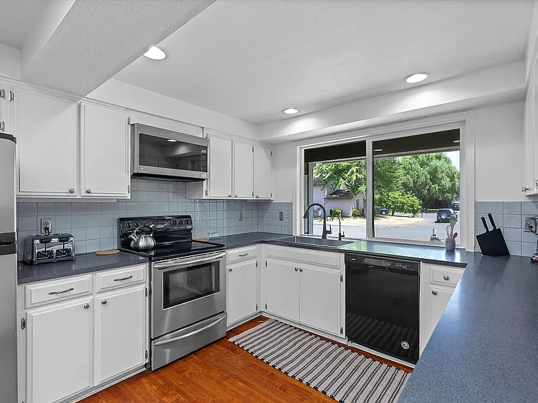 SW Oak Ct — Photo 10