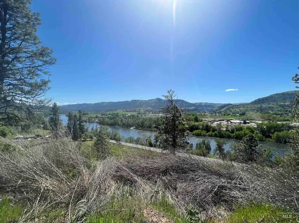 4026 River View Dr, Kamiah, ID 83536