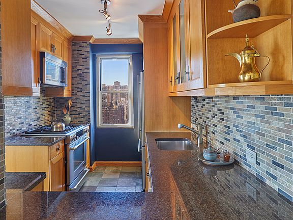 3rd image of 340 E 64th St APT 28A