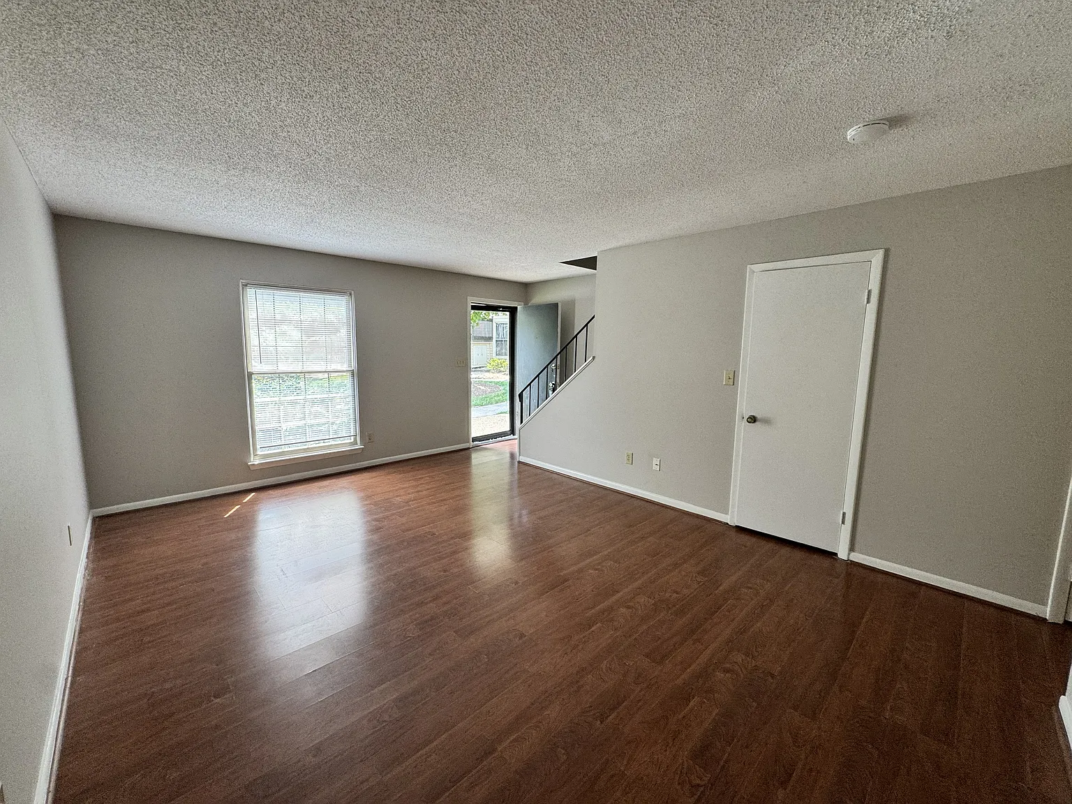 2 bed, 1.5 bath, 1024 sqft, $1,275 — Photo 4