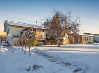 5227 B E 47th St, Lacombe, AB T4L 1J3