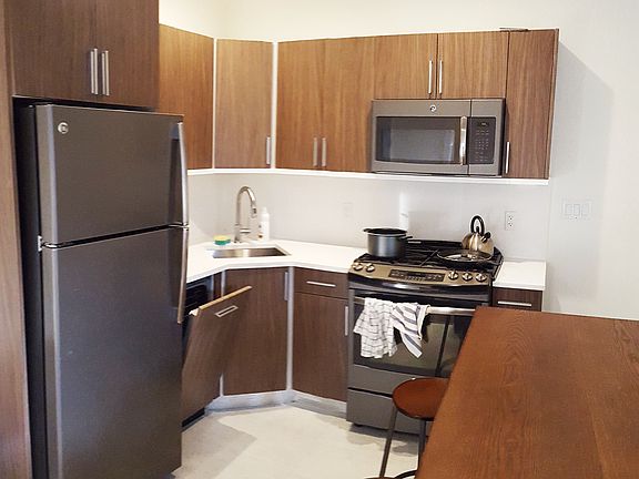 3rd image of 434 Manhattan Ave APT 2B