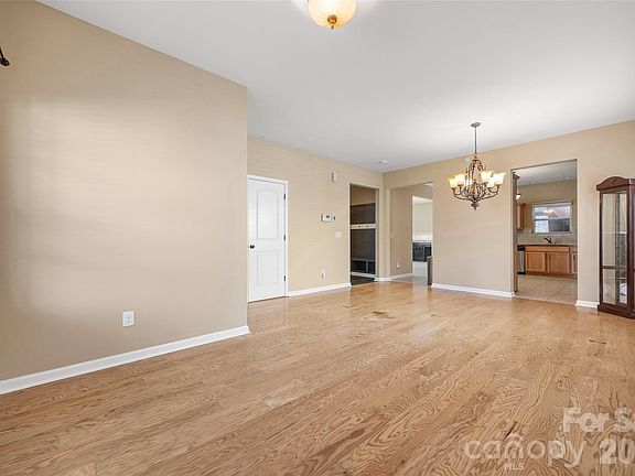 3rd image of 621 Rook Rd