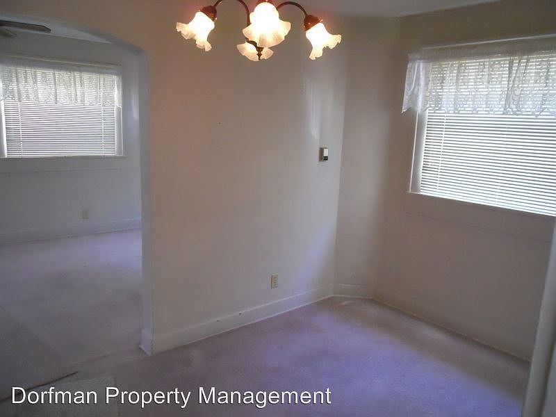 2nd image of 4631 Rosslyn Ave