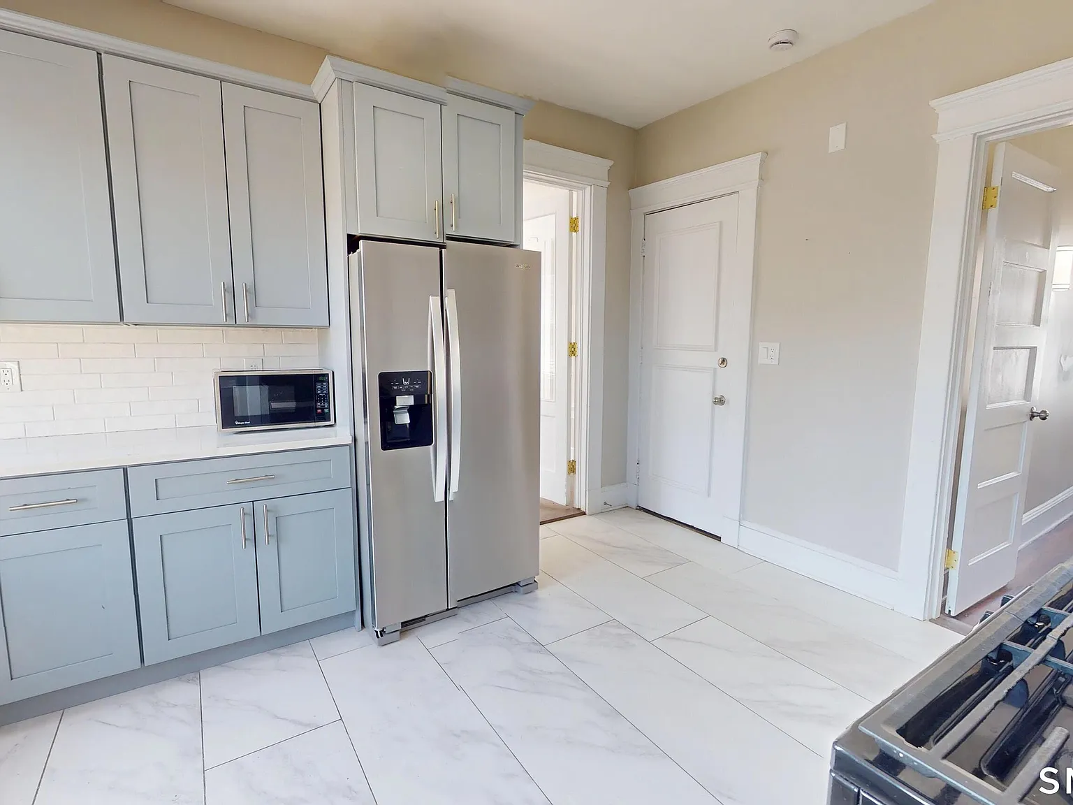 4 bed, 1.5 bath, 4050 sqft, $2,350 — Photo 2