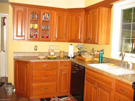 2nd image of 1823 Lancaster Dr