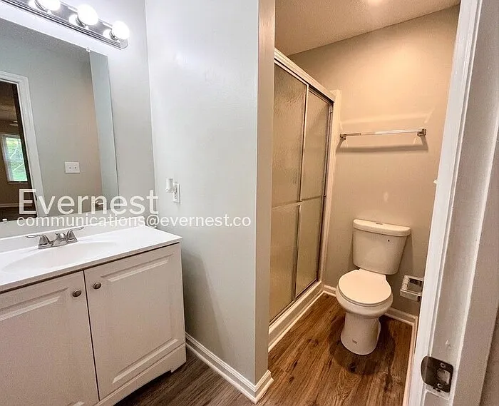 400 Wilcrest Dr — Photo 16